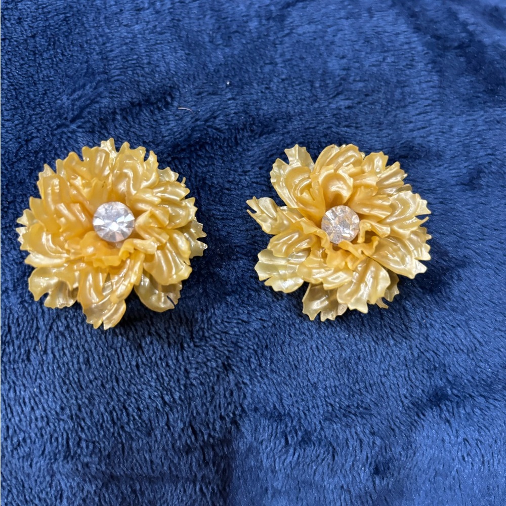 Yellow West Germany Floral Clip on Earrings with clear stone EUC  lightweight.